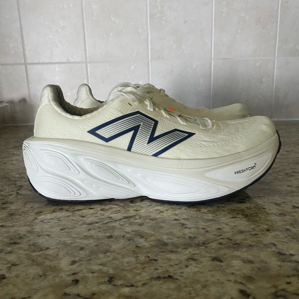 New Balance Fresh Foam x More v5 Off-White and Navy Athletic Shoes